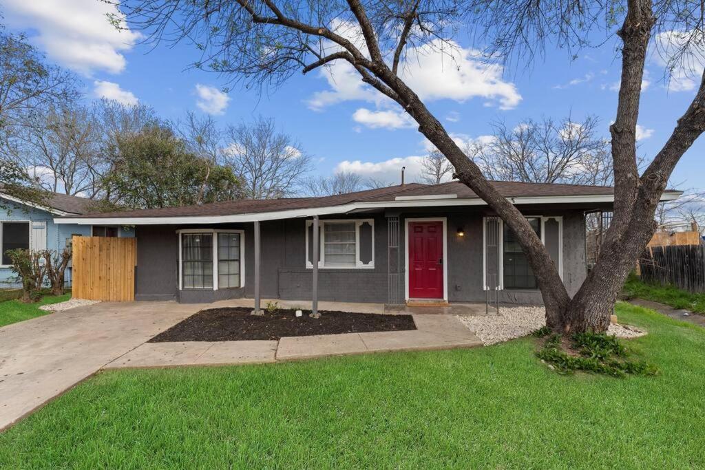 Steps To Lackland Afb & Seaworld San Antonio Bagian luar foto
